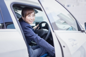 即日～長期＊車通勤OK！高級ドイツ車のショールームで車両回送スタッフ＜メルセデス・ベンツ甲府＞商品車両・お預かり車両の敷地内移動や洗車など＊時給1100円交通費支給＊週3日や時短等も相談可能♪週4～5日フルタイム歓迎！男女活躍中！＜専用フォーム返信＆オンラインで簡単登録＞ OF-h-yana-koufu