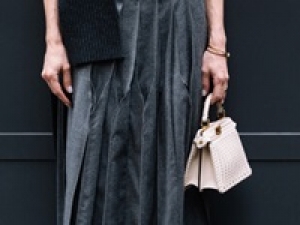 【年末年始のSALE販売応援】アパレル未経験・デビュー歓迎【12/16～2026.1/15】シーズナル時給1700～1800円+交＜小矢部アウトレット＞アメリカ発の人気ファッションブランドでバッグや革小物の販売補助＆バックヤード◇週払いOK / 車通勤OK◇ 学生.20代.30代.40代女性活躍中！＜専用フォーム返信＆オンラインで登録OK＞tan-A-sale-kate-d