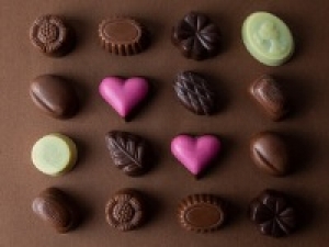 【バレンタイン】未経験歓迎！＜2/1.2/11～2/14 or 2/11～2/13　自由が丘路面店＞リーフ型のチョコレートが有名な神戸発のチョコレートショップでバレンタインのチョコレート販売◇時給1400～1500円＋交通費 / 週払いOK /  期間中3日or5日間 / 11:00～19:00ワンシフト / 学生.20代.30代.40代.50代女性スタッフさん活躍中！洋菓子販売デビュー歓迎！＜専用フォーム返信＆オンラインで簡単登録＞tan-F-VD-monro①