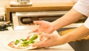 大緊急募集中！ ■□即日～4月末□■週3日から/1日5～8HでOK ■□キッチンスタッフ□■チーズ＆ピザの専門レストラン ＜自由が丘＞□■作りたてチーズ＆自家製生地のピザ作り■□洋食調理経験者歓迎■□時給1600円/交通費支給/週払いOK□■20代後半～40代男女活躍中！＜専用フォームの返信＆オンラインで簡単登録＞ tan-O-gcgp