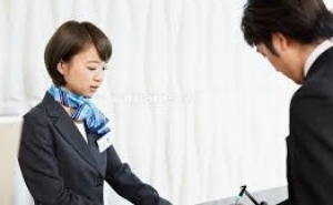 ＜即日～長期＞経験者歓迎！受付未経験OK！あなたの笑顔が企業の顔に！日本を代表するグローバル企業・大手飲料メーカー本社で受付◇◆サントリーワールドヘッドクォーターズ◆◇来客対応・呈茶・会議室の予約管理など◇◆高時給1800円/月収例28万円/交通費支給/週払いOK/制服貸与◆◇20代,30代女性活躍中！＜専用フォーム返信＆オンラインで簡単登録＞ OF-T-snry-world