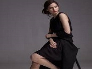 ■長期■時給1550円以上(経験有)+交通費■実働7H～相談OK！ ＜日本橋高島屋＞「M-PREMIER」のラグジュアリーライン♪レディースアパレル販売■週払いOK / 制服貸与 / 20代,30代,40代女性スタッフさん活躍中！＜専用フォーム返信＆オンラインで簡単登録＞ AP-T-wr-mprebk-d