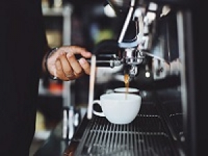 【未経験OK！Cafeスタッフ】 ■即日～長期■ 時給1600円(経験有)+交■＜銀座＞大人気！NY発有名ブランドの店内併設カフェで接客◇何らかの接客経験があればOK◇実働6H程度 / 週払いOK / 20代,30代.40代男女スタッフさん活躍中！＜専用フォーム返信＆オンラインで簡単登録＞AP-T-micha-in