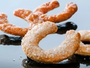 ■時給UP期間中■即日～長期◇未経験歓迎◇時給1550円＋交 / 週払いOK＜ガトードボワイヤージュ / 新横浜プリンスペペ＞横浜発☆幸せを呼ぶ「馬蹄型のパイ」が目印☆焼き菓子・ケーキ・スイーツ販売◇週4～5日勤務◇素敵な制服貸与◇スイーツ好きさん歓迎♪ 経験を活かしてお仕事しませんか◇20代.30代.40代女性スタッフさん多数活躍中!＜専用フォーム返信＆オンラインで簡単登録＞FD-T-gat①-d