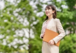 即日スタート☆未経験歓迎！正社員目指せる！運転免許とやる気があればチャレンジOK【大手賃貸不動産の営業スタッフ 　野田阪神店】物件のご紹介や内見同行☆契約書作成や物件情報の登録など☆時給1700円/月収例28万円/週払いOK/土日含む週4～5日☆20代,30代男女活躍中＜専用フォームの返信＆オンラインで登録OK＞OT-K-amp-eb