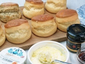 12/15～1/15 ＜ 週3～4日 / 10:00～18:30 ※遅番できる方も歓迎＞◇未経験歓迎！＜新宿伊勢丹＞時給1500～1600円＋交通費〖Rodda’ｓ(ロダス)〗イギリスのアフタヌーンティーに欠かせない！本格派スコーン・ベーカリー・クロテッドクリームなどの販売◇20代.30代.40代.50代女性スタッフさん活躍中！＜専用フォーム返信＆オンラインで簡単登録＞tan-F-rodd