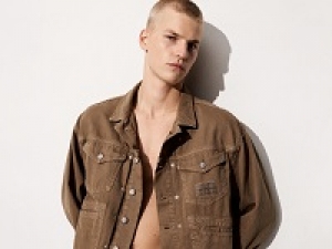 【Calvin Klein / カルバンクラインで販売スタッフ / 阪急メンズ東京】アパレル・アンダーウエア・フレグランスも人気！◆即日～長期＊時給1500円(経験有)・交通費全額支給・週払いOK＊社保有給完備・制服貸与・アパレル経験浅い方＆未経験も歓迎◆20代,30代男女スタッフ活躍中！＜専用フォームの返信＆オンラインで簡単登録＞AP-T-CK-d