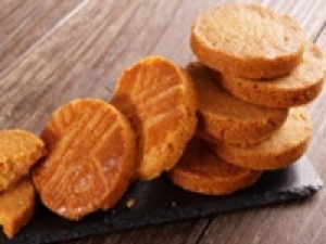 【お友達同士も歓迎】＜4/14～5/6　東京駅構内＞時給1450～1550円＋交通費◇洋菓子デビュー歓迎◇手土産でも定番！香ばしい焼き菓子やしっとり食感でリピーターさんも続出！袋入り、箱入り洋菓子販売◇ 週払いOK・週3～・未経験OK・Wワーク・扶養内・学生さん/20代.30代.40代男女活躍中！＜専用フォーム返信＆オンラインで簡単登録＞tan-F-shuku②-bata