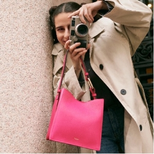 【即日勤務スタート】＜フルラ ／ 心斎橋パルコ＞ バッグ・財布・革雑貨の販売！【時給1400～1500円】交通費支給！★上質だけど高額過ぎない大人気のBAGブランド★◇ap-k-furla-shinsaibashi