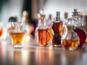 ■長期■時給1400円以上(経験有)+交通費■フレグランスアドバイザー募集＜Petit Jardin des Parfums (プチジャルダン デ パルファム)　渋谷ヒカリエ＞人気ブランドを取り揃えたフレグランスショップ◇フレグランス未経験OK / 週払いOK / 社保完備 / 制服貸与あり/ 20代～40代男女スタッフ活躍中！＜専用フォームの返信＆オンラインで簡単登録＞ AP-T-burub-peteja-d