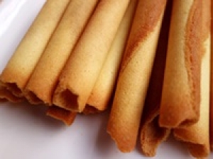 ◆即日～長期(スタート日相談OK)【未経験OK / 週3～5日 】日給12,000円＋交通費『横浜そごう』ロール型のクッキーは代表商品！手土産、日本土産の大定番！箱入り・袋入り洋菓子販売◇20代.30代.40代女性活躍中＜専用フォーム返信＆オンラインで登録OK＞FD-T-yoku-long-mane①