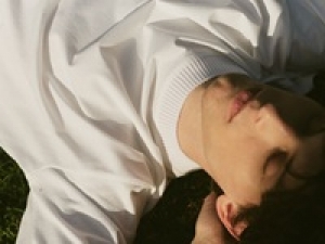 ＜4/29～5/12 POPUP　梅田阪急＞時給1500～1600円＋交通費『three dots (スリードッツ)  』 シンプルで美しいシルエットで大人気！ハリウッドセレブも愛用のロサンゼルス発カットソーブランドでメンズアパレル販売◇週4～5日 / 週払いOK / トップスの貸与あり / 30代.40代.50代.60代 男女スタッフさん活躍中！＜専用フォームの返信＆LINEビデオで簡単登録＞ TN-K-3d