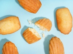 【お友達同士も歓迎】＜4/20～5/6　大宮エキュート＞時給1300～1400円＋交通費◇洋菓子デビュー歓迎◇手土産でも定番！香ばしい焼き菓子やしっとり食感でリピーターさんも続出！袋入り、箱入り洋菓子販売◇ 週払いOK・週3～・未経験OK・Wワーク・扶養内・学生さん/20代.30代.40代男女活躍中！＜専用フォーム返信＆オンラインで簡単登録＞tan-F-shuku②-mm