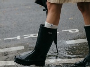 ■長期■週4日相談OK■時給1650円(経験有)+交通費■＜AIGLE / エーグル　大丸東京＞雨の日は気分を上げるおしゃれなレインブーツで♪ パリコレにも参加！ファッション感度の高いフランス発のアウトドアブランド◇アパレル未経験OK【週払いOK・社保有給完備・車通勤OK・20代,30代,40代前半 男女スタッフ活躍中】＜専用フォームの返信＆オンラインで簡単登録＞ AP-T-aig