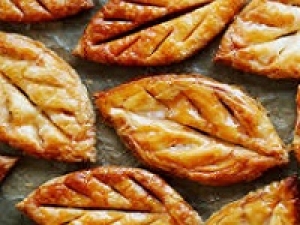 未経験OK！即日～長期　マネキン日給11,500円＋交通費＜東京大丸＞銀座発の老舗洋菓子店◇サックリ×ザラメのリーフ型パイはロングセラー♪洋菓子販売◇洋菓子デビュー歓迎◇制服貸与あり◇20代.30代.40代.50代 男女スタッフさん活躍中！＜専用フォーム返信＆オンラインで登録OK＞FD-T-ues①