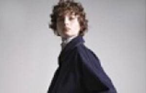 ■正社員・ストアスタッフ募集■＜マッキントッシュ(MACKINTOSH)　横浜NEWoMan＞ステンカラーコートは永久定番！英国ならではのトラッドとトレンドの絶妙な融合で人気のブランド【年俸270万円～350万円 / 各種社保・手当完備 / インセンティブ支給有り / アパレル経験を活かせる / 駅から徒歩5分以内 / 20代,30代男女活躍中】◆スタート日相談出来ます◆AP-T-mac