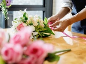 【✿青山フラワーマーケット✿ 卒業・送別シーズン！アレンジメントスタッフ】時給1500円＋交通費＜3/20.27　錦糸町テルミナ＞ライフスタイル&times;フラワーがコンセプト★パリのマルシェのようなおしゃれなフラワーショップでブーケ制作◇販売/レジなし◇ 週払いOK / スニーカーOK / 扶養内 / 駅チカ / 20代.30代.40代.50代女性スタッフさん活躍中！＜専用フォーム返信＆オンラインで登録OK＞＞tan-O-aofla