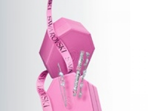 ■長期■時給1550円以上(経験有)+交通費全額支給■＜Swarovski/スワロフスキー　銀座松屋＞クリスタルジュエリーブランドで販売◇スマホケース、時計、キーホルダー◇未経験も歓迎！20代,30代女性スタッフ活躍中！【週払いOK／ジュエリー＆制服貸与／社保有給完備／駅から徒歩5分以内】＜専用フォーム返信＆オンラインで簡単登録＞AP-T-suwa