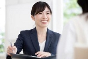 即日～長期◇カタログギフトの接客販売/銀座松屋7階ギフトサロン◇お客様の用途に合わせてご提案・販売・包装など承り業務◇時給1500円/月収例21万/交通費支給/週払いOK◇社食・休憩室充実◇40代～50代半ば女性活躍中！ ＜専用フォーム返信&amp;オンライン簡単登録＞　OT-T-rinbe