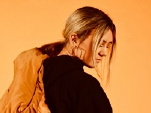 ＊12月～長期＊時給1600円以上(経験有)+交通費＊週4日～OK！【ららぽーとTOKYO BAY】セレクトショップ販売スタッフ＊オリジナルと国内外からセレクトした旬なアイテムを展開♪＊アパレル未経験歓迎！物販経験があればOKです♪＊週払いOK・服装サンプル貸与有り・社保有給完備＊20代,30代,40代女性スタッフ活躍中！＜専用フォーム返信＆オンラインで簡単登録＞AP-T-jsre