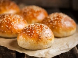 即日～長期◇未経験OK！焼きたての香りが堪らない♪ベーカリー販売＜日暮里エキュート＞フランス発の人気ベーカリー店◇販売スタッフさん募集！時給1500円＋交 / 週払いOK◇学生.20代.30代.40代.50代男女スタッフさん活躍中！駅チカ / デパ地下 ＜専用フォーム返信＆オンラインで簡単登録＞FD-T-ed-leb