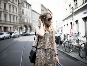 【正社員】人物重視！アパレルデビューを目指す未経験歓迎！スキルアップしたい経験者優遇！オリジナリティを大切にしたブランドでレディースアパレル販売スタッフ◇代官山本店◇全国各地に多数ショップ展開中のアパレルメーカー◇年俸294万円～420万円◇スタート日ご相談ください！ AP-T-gr