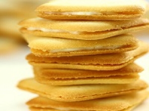 ◇＜年末12/1～12/21　品川エキュート＞時給1450～1550円＋交通費◇洋菓子デビュー歓迎◇手土産でも定番！香ばしい焼き菓子やしっとり食感でリピーターさんも続出！袋入り、箱入り洋菓子販売◇ 週払いOK・週3～・未経験OK・Wワーク・扶養内・学生さん/20代.30代.40代女性活躍中！＜専用フォーム返信＆オンラインで簡単登録＞tan-F-shuku②-cote