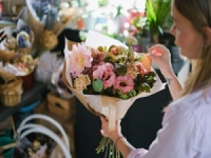 【✿青山フラワーマーケット✿ Xmas・年末アレンジメントスタッフ】時給1500円＋交通費＜12/22～12/31　品川エキュート＞ライフスタイル×フラワーがコンセプト★パリのマルシェのようなおしゃれなフラワーショップでブーケ制作◇販売/レジなし◇ 週払いOK / スニーカーOK / 扶養内 / 駅チカ / 20代.30代.40代.50代女性スタッフさん活躍中！＜専用フォーム返信＆オンラインで登録OK＞＞tan-O-aofla