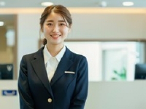 お友達同士での応募歓迎！【5/14～5/17　イベント受付】時給1450～1550円＋交通費 / 週払いOK【新宿駅 / 西新宿駅 / 都庁前駅】予約確認 / コーナーへのご案内 / 社員さんへの連絡など◇丁寧な接客ができればOK【受付未経験OK】学生.20代.30代.40代女性活躍中！【黒スカートスーツ＋襟付きシャツ＋黒パンプス ※貸与相談可(数量限定)】コンビニあり/休憩環境◎＜専用フォーム返信＆オンラインで簡単登録＞tan-O-san-shin②