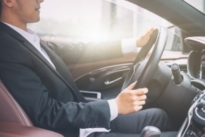 ■即日～長期■週1日～相談OK！ドイツ車のショールームで車両回送・洗車スタッフ■高級外国車の代名詞＜メルセデス・ベンツ 東名横浜＞商品車両やお預かり車両の敷地内外移動 ・洗車業務■時給1450円/月収例25万円/交通費支給/週払いOK■Wワークや扶養内も可能！■20代～60代前半男女活躍中！＜専用フォーム返信＆オンラインで簡単登録＞ OF-T-stern-touyoko