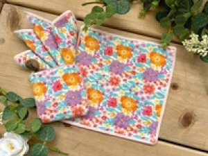 ■即日～長期■時給1400～1550円+交通費■＜FEILER（フェイラー）天神地下街＞ドイツ発☆ふわふわな質感！どの世代にも愛される高品質＆親しみやすさが魅力◇ハンカチ / バッグ / ポーチ / クッション等【週払いOK / 制服貸与＆私服MIX / 駅から徒歩5分以内 / スタート日相談OK / 20代,30代,40代前半女性スタッフ活躍中】＜専用フォームの返信＆LINEビデオで簡単登録＞ AP-K-fei