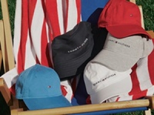 ■6月～長期■時給1500円(経験有)+交通費全額支給■アパレル未経験OK！■＜TOMMY HILFIGER /トミーヒルフィガー　町田小田急＞NYで誕生したライフスタイルブランドで販売【週払いOK・制服貸与・ブランク有,経験浅い方もOK・20代,30代.40代男女スタッフ活躍中】＜専用フォーム返信＆オンラインで簡単登録＞ AP-T-tomh