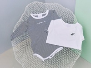 ■2/20～長期■子供服■時給1500円以上(経験有)+交通費支給■未経験OK＜agn&egrave;s b. ENFANT / アニエスベー アンファン   新宿伊勢丹＞パリ発のシンプルシックな人気ブランドのキッズライン■嬉しい制服貸与・週払OK■20代,30代,40代女性スタッフ活躍中！＜専用フォーム返信＆オンラインで簡単登録＞AP-T-agn