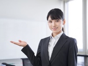 未経験OK！書類選考のみ！【6/20(金)・23(月)　すまいるフェスタ / 三角広場(新宿)】時給1400～1450円＋交通費＜ショールーム受付＞住友不動産が運営する理想の住まいづくりを見て・触れて・体感できる人気イベント◇学生さん/20代.30代の女性活躍【スカートスーツ＋黒のパンプス / パンツも相談OK 】週払いOK・1日からOK・駅チカ＜専用フォーム返信＆オンラインで簡単登録＞tan-O-san-sin①
