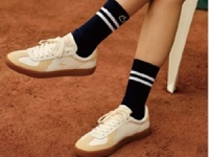 オープニング ◆長期◆時給1650円(経験有)・交通費支給＜LACOSTE / ラコステ 　二子玉川ライズ＞ワニのマーク&amp;コラボアイテムも人気！スポーツからデイリーまでどんなシーンでも活躍【アパレル未経験OK・週払いOK・社保有給完備・20代,30代前半男女スタッフ活躍中・駅から徒歩5分以内】＜専用フォームの返信＆オンラインで簡単登録＞ AP-T-LA