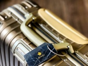 ■長期■高時給！時給1750円(経験有)+交■スタート日相談OK＜TUMI／トゥミ　阪急メンズ東京＞高機能バッグの代名詞的ブランドで販売■週払いOK・駅から徒歩5分以内・制服貸与あり・20代,30代,40代,50代男女スタッフ活躍中！＜専用フォームの返信＆オンラインで簡単登録＞AP-T-tumi