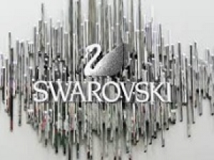 ■長期■時給1500～1600円+交通費全額支給■＜Swarovski/スワロフスキー　新宿店＞クリスタルジュエリーブランドで販売◇スマホケース、時計、キーホルダー◇未経験も歓迎！20代,30代男性スタッフ活躍中！【週払いOK／ジュエリー＆制服貸与／社保有給完備／駅から徒歩5分以内】＜専用フォーム返信＆オンラインで簡単登録＞AP-T-suwa