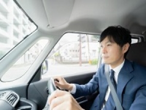 即日～長期＊高級ドイツ車のショールームでフロア担当「メルセデス・ベンツ目黒」来店客のお出迎え・駐車場整理・顧客記録リスト記録など＊車両移動で運転することも！＊時給1600円/月収例26万円/交通費支給/週払いOK＊20代～50代前半男性活躍中！＜専用フォーム返信＆オンラインで簡単登録＞ OF-T-yana-megu