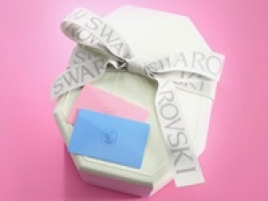 【月11～12日】■長期■時給1400～1500円+交通費全額支給＜Swarovski(スワロフスキー)　船橋東武＞クリスタルジュエリーブランドで販売◇スマホケース、時計、キーホルダーなど【ジュエリー＆制服貸与 / 社保有給完備 / 週払いOK / 駅から徒歩5分以内 / 20代,30代,40代男女スタッフ活躍中 / スタート日相談できます】＜専用フォーム返信＆オンラインで簡単登録＞AP-T-suwa