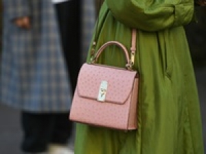 【年末年始のSALE販売応援】アパレル未経験・デビュー歓迎【12/16～2026.1/15】シーズナル時給1700～1800円+交＜ジ・アウトレット湘南平塚＞アメリカ発の人気ファッションブランドでバッグや革小物の販売補助＆バックヤード◇週払いOK ◇ 学生.20代.30代.40代女性活躍中！＜専用フォーム返信＆オンラインで登録OK＞tan-A-sale-kate-d