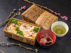 ＜阪急うめだ本店＞四季折々のお弁当・お惣菜販売【時給1500円】◇◇料亭のおもてなしを食卓へ！老舗料亭の味を身近にお楽しみいただくためのお店◇◇＜20～40代男女スタッフ活躍中！週5日フルタイム勤務！オンライン登録OK！週払OK！交通費支給＞fd-k-nad