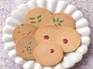 未経験OK◇和菓子好きな方歓迎＜時給1450円＋交通費＞即日～8/末◆京菓子の老舗店で和菓子販売『鶴屋吉信 / 玉川高島屋』ロングセラー銘菓が人気！優しい口どけの餅菓子！20代.30代.40代.50代女性スタッフさん活躍中◇社保完備/週払いOK＜専用フォーム返信＆オンラインで簡単登録＞FD-T-tsuru①