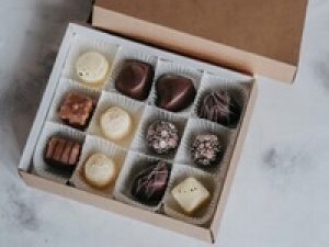 毎年大人気のホワイトデーイベント◇早めのエントリーがおススメ！【未経験歓迎！2026年ホワイトデー催事STAFF】3/5～3/18(3/4設営）＜渋谷東急フードショー＞時給1450～1550円＋交通費 / 週払いOK ◇ベルギー発の高級老舗チョコレートブランド【ホワイトデー限定チョコレート販売・在庫管理・品出し・レジ等】書類選考のみ / 学生.20代.30代.40代.50代女性活躍中！＜専用フォームの返信＆オンラインで登録OK＞tan-F-WD-del①