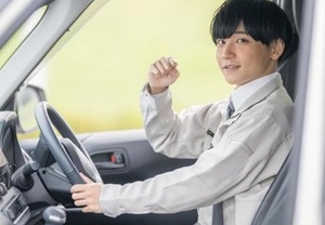 ■即日～長期■未経験OK！学生・フリーター活躍中！有名レンタカー店舗で洗車・回送スタッフ【渋谷】所有するレンタル用車両の洗車や点検・車両移動など■車好きなら初心者でも簡単な作業です！■時給1400円～1500円/月収例24万円/交通費支給/週払いOK/制服貸与あり■20代～50代男女活躍中！＜専用フォーム返信＆オンラインで簡単登録＞ OF-T-renta-d