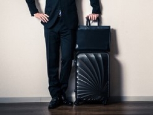■□Samsonite サムソナイト／名古屋松坂屋□■【1400～1500円】機能的でデザイン性の高いビジネスバッグやトラベルバッグ販売！＜20～50代前半男女スタッフ活躍中！何らかの販売経験があればOK！黒スーツ着用勤務！週4～5日・月20～22日勤務！オンラインでも登録OK！週払いOK！交通費支給＞ap-k-sam