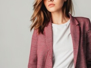 ■長期■時給1600円(経験有)+交通費支給 ■■ jun ashida/ジュンアシダ　松屋銀座 ■■ モダンなシルエットが魅力！日本発のハイエンド・プレタポルテブランドで販売サポートスタッフ■週払いOK・ 月20日程度・制服貸与あり・20代,30代,40代女性スタッフ活躍中！＜専用フォーム返信＆オンラインで簡単登録＞ AP-T-juashi