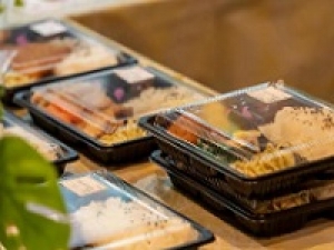 ■時給UP期間中■【惣菜・お弁当販売】即日～長期【遅番】＜池袋東武＞創業以来変わらない品質の美味しさで年代問わず人気の有名店！◇食品未経験OK◇時給1600円＋交通費 / 週払いOK / 20代.30代.40代.50代前半 女性スタッフさん多数活躍中！＜専用フォーム返信＆オンラインで簡単登録＞FD-T-mai①-d