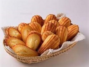 ＜新越谷ヴァリエ＞12/26～1/2【2025年・年末年始の洋菓子販売補助◇接客・列整理・品出し・レジ】毎年大人気！今年も募集スタート！早めのエントリーがおススメ！時給1500～1600円＋交通費 / 週払いOK◇横浜発祥の人気洋菓子店◇未経験OK / お友達同士の応募OK / 学生.20代.30代.40代女性スタッフさん活躍中！＜専用フォーム返信＆オンラインで簡単登録＞tan-F-Xmas-gat①