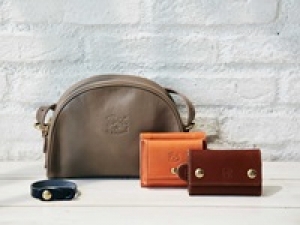 時給大幅UP！【クリスマスSALE販売補助】12/12～12/25 (期間中11日間）期間限定の高時給1700～1800円＋交通費 / 週払いOK【IL BISONTE（イル ビゾンテ）柏高島屋】◆未経験歓迎◆カジュアル×シックなスタイルで人気！フィレンチェ発のレザーバッグ＆小物の販売◇私服◇人気のお仕事なので早めのエントリーがおすすめ！学生.20代30代男女活躍中！＜専用フォーム返信＆オンラインで簡単登録＞tan-A-Xmas-ilbiso