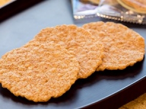 ■時給UP期間中■即日～長期＜目黒アトレ＞口の中にふんわり広がるお米の香り☆おかき専門店でおかき・あられなどの和菓子販売◇時給1500円＋交通費◇パッケージのセンスの良さも魅力的◇◇20代.30代.40代.50代前半 男女スタッフさん活躍中！週払いOK / 社保完備 / 有給あり＜専用フォーム返信＆オンラインで簡単登録＞FD-T-okaki①-d